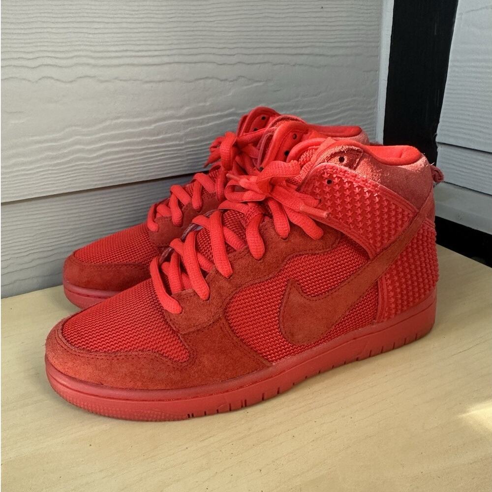 Size 8.5 705433-601 - Nike Dunk CMFT Premium High Red October